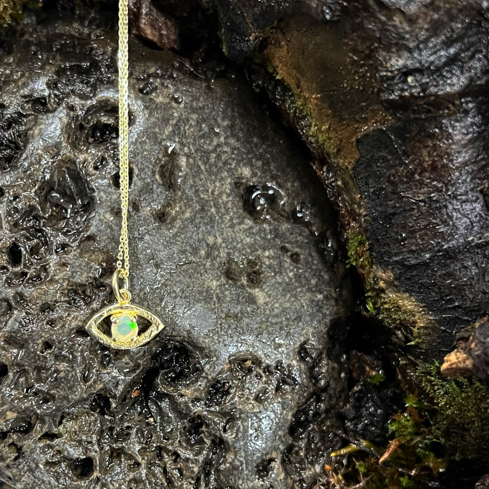 An eye for an eye - Evil Eye Pendant - Yellow Gold with Gemstone