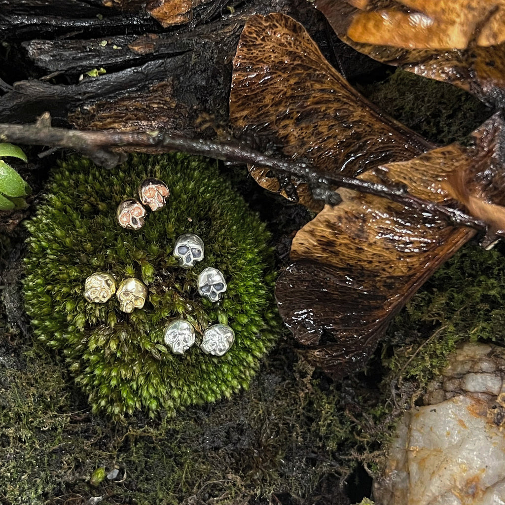 Mori-Tiny Stud Earrings