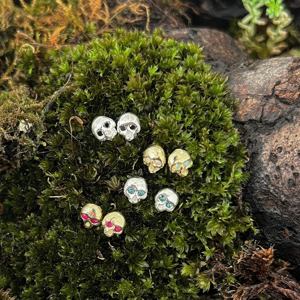 Mori-Tiny Sterling Silver Stud Earrings with Gemstone Eyes
